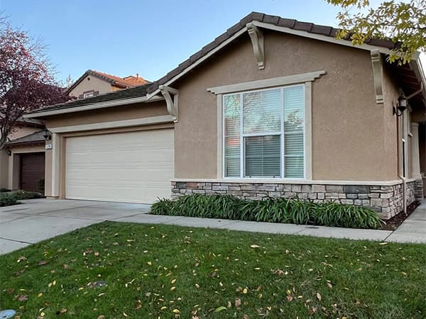 Residential painting services El Dorado County Placer County CA by Dowell's Painting Freshly painted residential home with green lawn