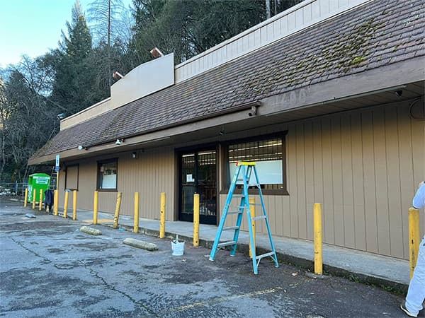 Commercial Painter El Dorado County and Placer County CA Dowell's Painting Freshly painted commercial building exterior